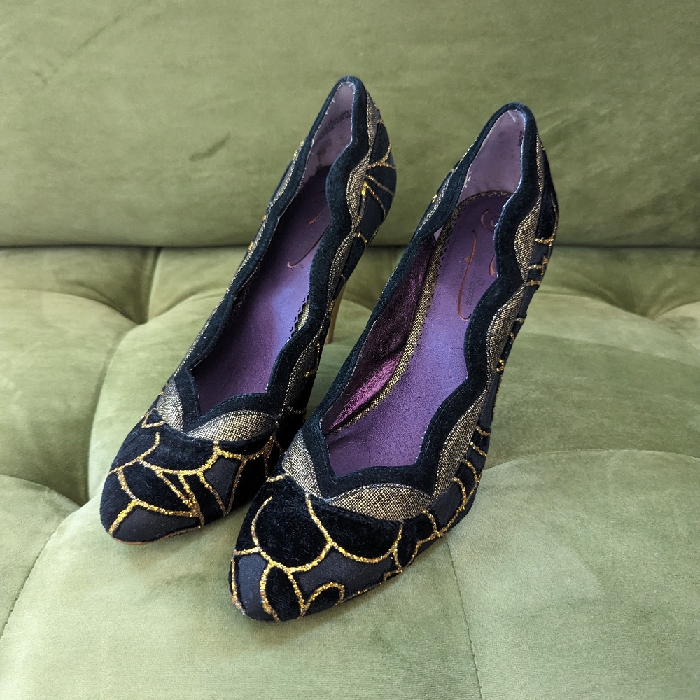 Poetic License Birdcage Black and Gold Heels